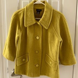 Pretty apple green color 3/4 sleeve jacket.